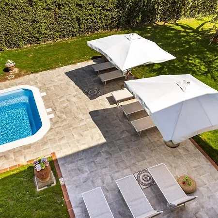 Villa Luigina 8, Emma